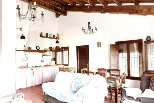 3 bedrooms villa with private pool enclosed garden and wifi at Monesterio