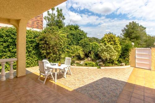 4 bedrooms villa with private pool enclosed garden and wifi at Calafell 2 km away from the beach gîte à louer San Salvador