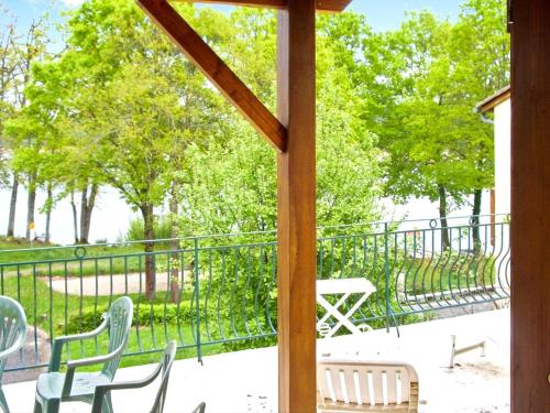 Balkons/terase, Chalet charmant a Saint-Gerons avec piscine partagee in Laroquebrou