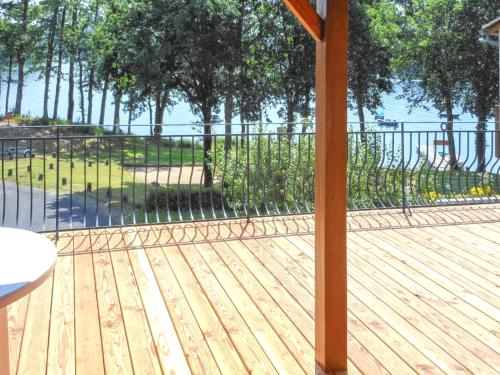 Balkons/terase, Chalet charmant a Saint-Gerons avec piscine partagee in Laroquebrou