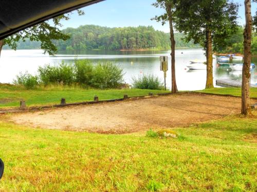 Dārzs, Chalet charmant a Saint-Gerons avec piscine partagee in Laroquebrou