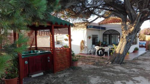  4 bedrooms house at Rota 50 m away from the beach with sea view enclosed garden and wifi in Rota