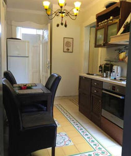 House with 8 bedrooms in Sofia with wonderful city view furnished garden and WiFi 6 km from the slopes - image 11