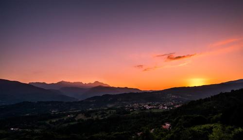 House with 3 bedrooms in Castelnuovo di Garfagnana with wonderful mountain view private pool enclosed garden - main image