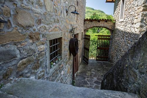 House with 3 bedrooms in Castelnuovo di Garfagnana with wonderful mountain view private pool enclosed garden - image 6