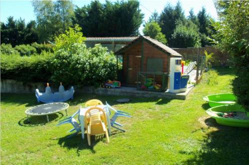 Villa de 2 chambres a Fossemagne avec piscine privee jardin amenage et WiFi gîte à louer Forêt Barade