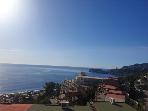 House with 2 bedrooms in Letojanni with wonderful sea view furnished terrace and WiFi 500 m from the beach - image 6