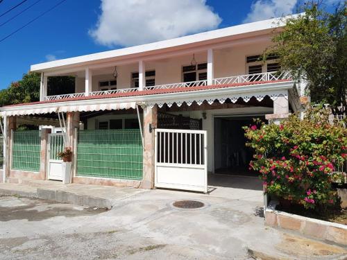 . Appartement spacieux avec vue sur la ville a Ducos + Jardin