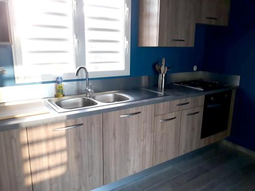 Κουζίνα, Villa charmante au Moule avec piscine in Λε Μούλ