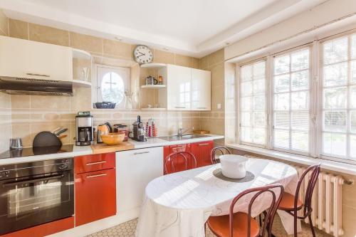 Villa with 4 bedrooms in Roscoff with wonderful sea view enclosed garden and WiFi 5 m from the beach - image 12