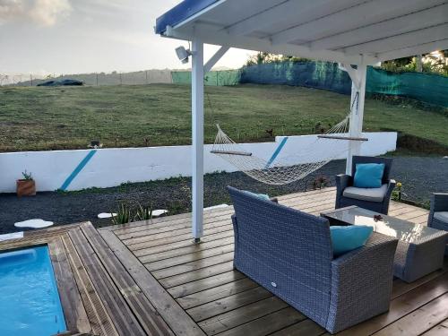 Μπαλκόνι/βεράντα, Bungalow chic à Sainte-Rose + piscine. (Bungalow chic a Sainte-Rose + piscine.) in Σεντ Ρόουζ