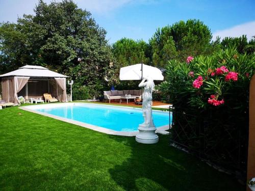 Villa de 3 chambres avec piscine privee jardin clos et wifi a Frejus a 2 km de la plage gîte à louer Fréjus