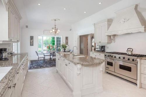 Konyha, Villa Qadus - Luxury with pool in Southampton