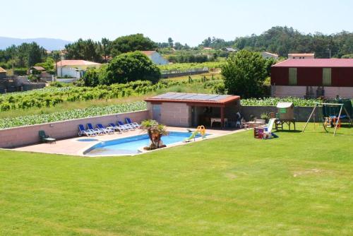  4 bedrooms house with shared pool jacuzzi and enclosed garden at Sanjenjo, Pension in Sanxenxo