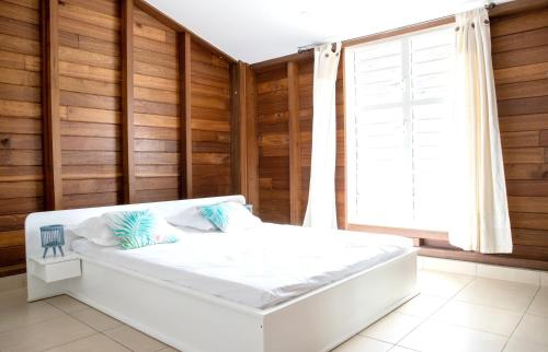 Maison de 2 chambres avec sauna jardin clos et wifi a Sainte Anne a 5 km de la plage