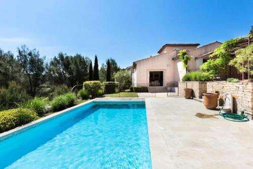 Villa de 3 chambres avec piscine privee jardin clos et wifi a Mallemort gîte à louer Pont-Royal