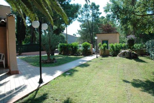 House with 4 bedrooms in Lecci with furnished terrace and WiFi 100 m from the beach gîte à louer Cala Rossa