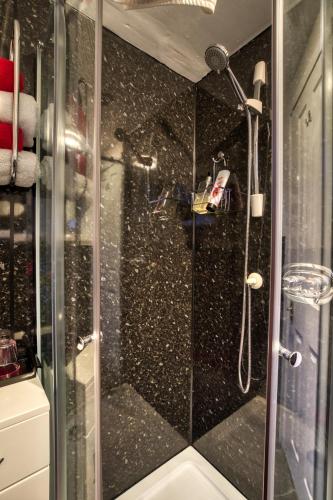 Pitfaranne Guest House - image 7