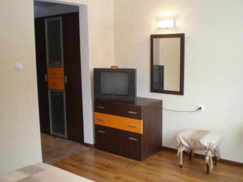 3 twin beds