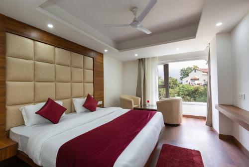 Superior Double Room (Valley View) room in Hotel Wild Wood - 5 Minutes Walk to Mall Road