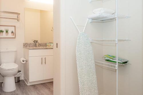 Viagem Peaceful 2BR with Gym 10min to City - image 8
