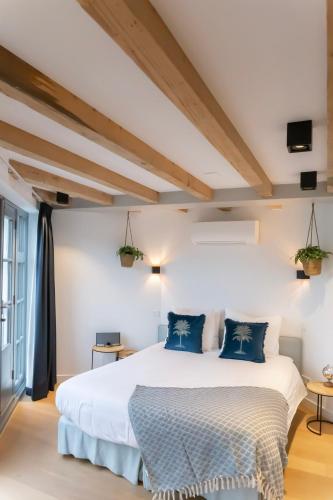 Canal view suite 2
