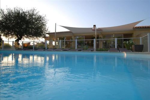 location de vacances Olivier jardin privatif et piscine chauffée partagée