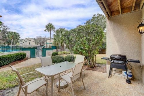 Luxury Updated 3 BR Stoney Creek Condo Harbourtown Bikes & Beach Gear included in Harbour Town