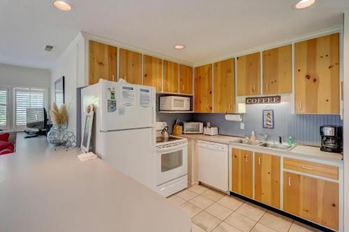4 Hickory Lane 3 BR Pool Forest Beach - image 6