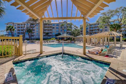 Luxury 2 BR 2 BA Oceanfront Condo King Bed 2 Twins Bikes & Beach Gear included detail