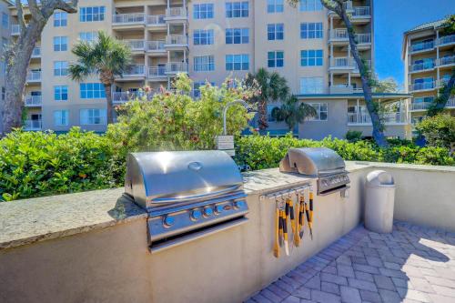 Luxury 2 BR 2 BA Oceanfront Condo King Bed 2 Twins Bikes & Beach Gear included detail