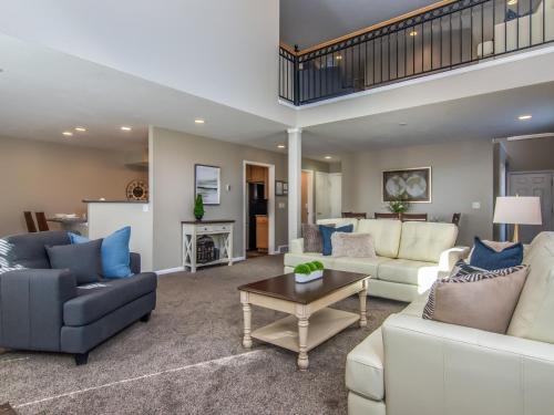 Union Meadows in Salt Lake with Private Hot Tub and Park - image 3