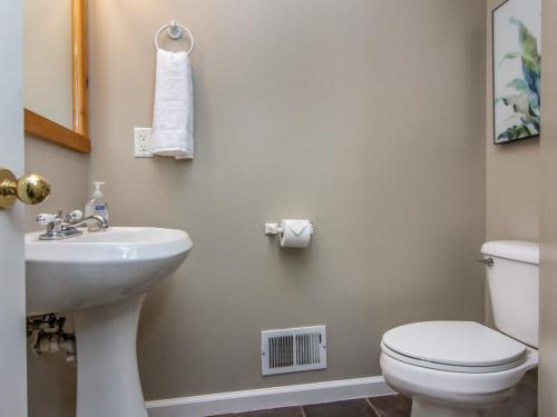 Union Meadows in Salt Lake with Private Hot Tub and Park - image 12