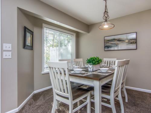 Union Meadows in Salt Lake with Private Hot Tub and Park - image 14