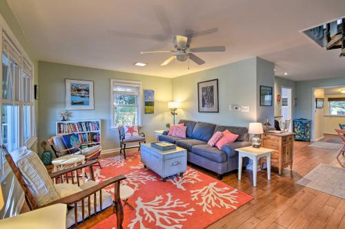 Classic Chesapeake Beachside Cottage with Porch! in Norfolk, USA