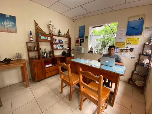 Front desk [24-hour]