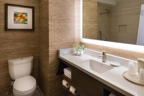 Holiday Inn Express Hotel & Suites Pasadena-Colorado Boulevard, an IHG Hotel - image 7