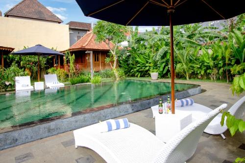 King Room with Pool View image 7