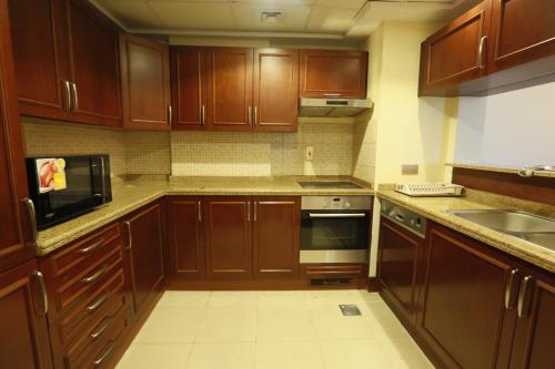 مطبخ, marina 1 apartment with sea view 303B in مدينة الملك عبد الله الاقتصادية