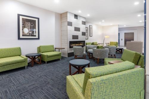 Holiday Inn Express and Suites Trinidad