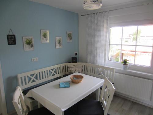 virtuve, Ferienwohnung Bienwald mit Pool fur 4 - 6 Personen mit 3 Schlafzimmern in Teuchern
