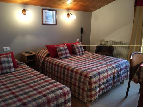 1 double bed, 1 twin bed