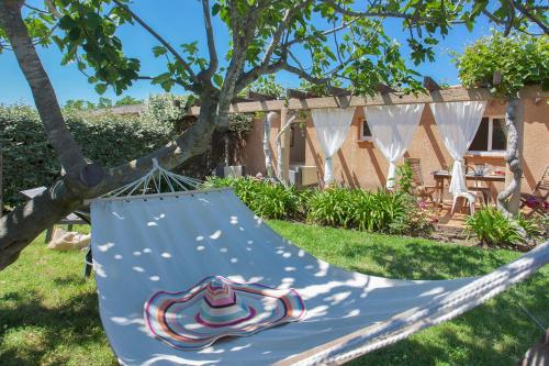 maison kiwi avec piscine chauffée terrasse jardin et bbq à Calvi