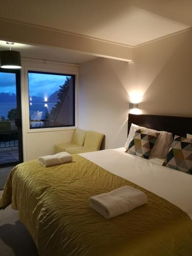 Hawea Hotel Room Type - Lake View Family Hotel Room with Mezzanine and Ensuite Bathroom