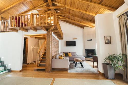 Four Season Maison - Nea Karvali