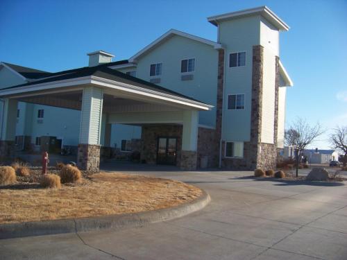 Days Inn & Suites by Wyndham Columbus NE