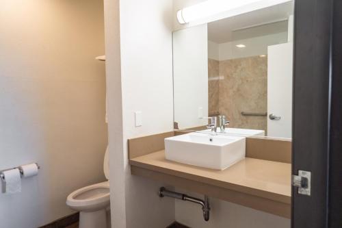Maywood Inn in Maywood, USA