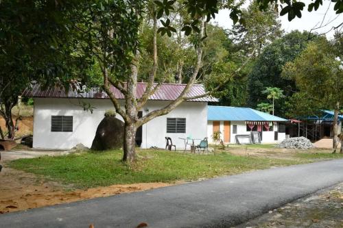 Villa, Lubok Jong Riverside, Sedim in Karangan