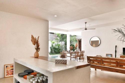 Charming 3 Bedrooms Villa in the Heart of Canggu / Samadi Bali / Padong LinJong