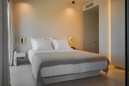 281261834 Milos Cove